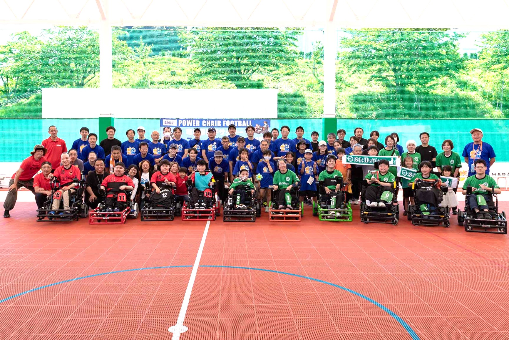電動車椅子サッカースター精密カップ集合写真